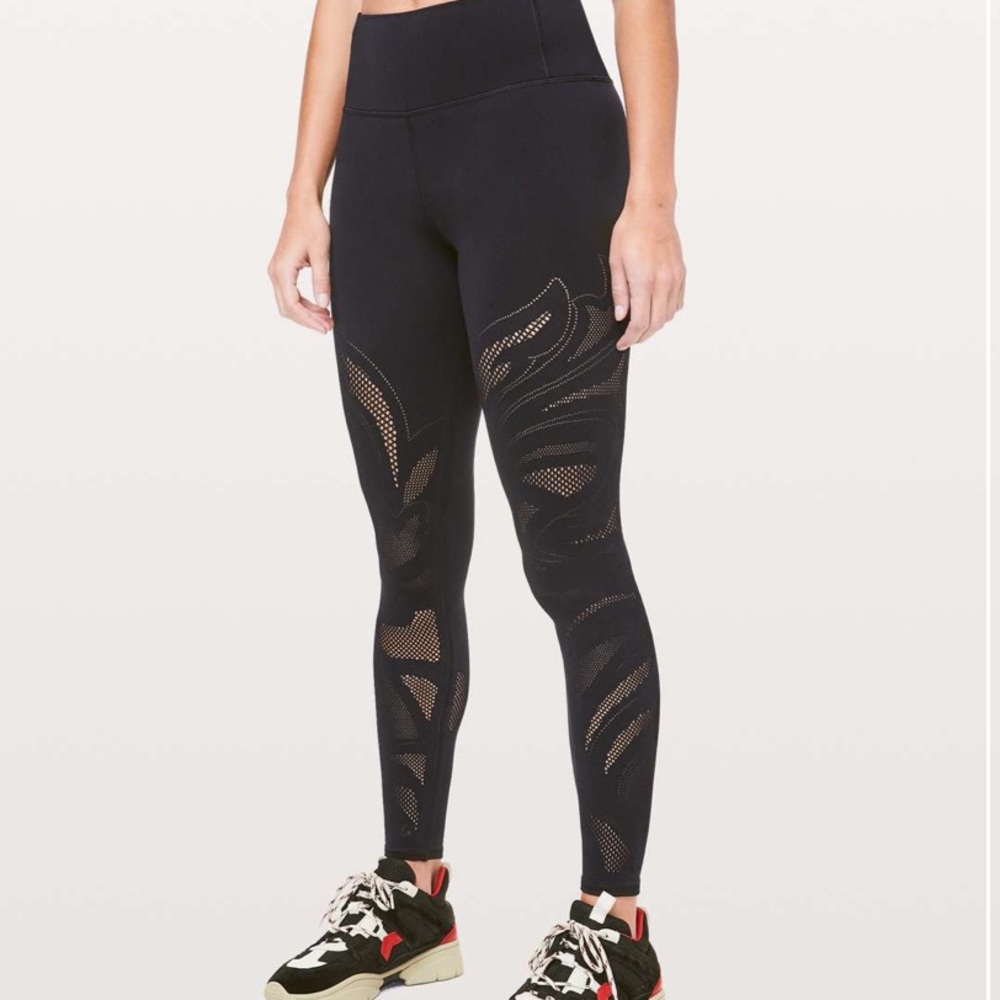 Lululemon Reveal Tight *En Avante 26"